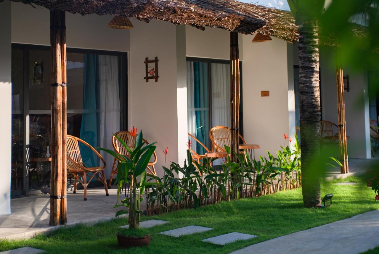 Sala Tuy Hoa Beach Hotel Exterior photo