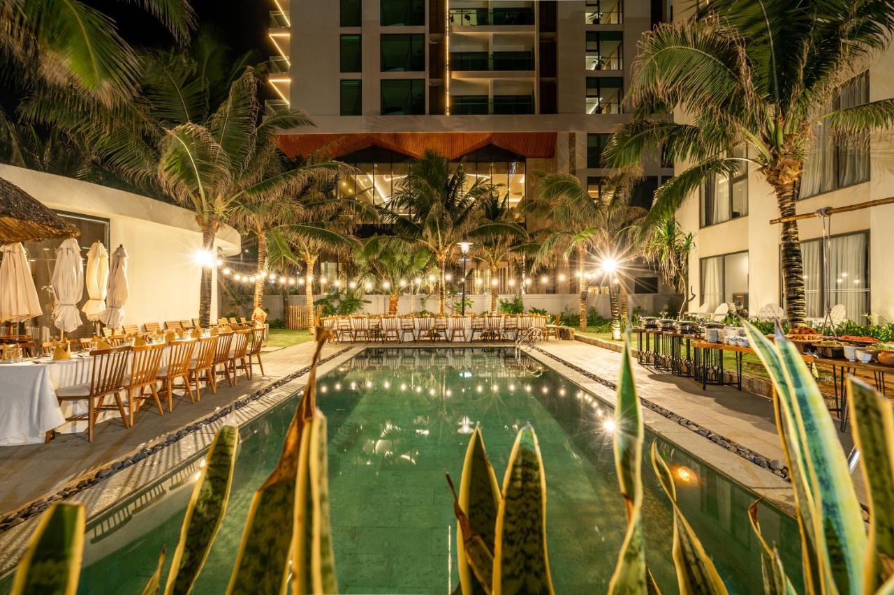 Sala Tuy Hoa Beach Hotel Exterior photo