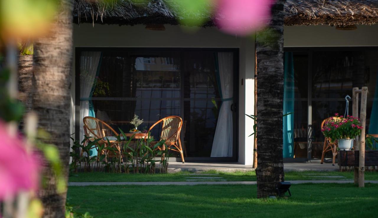 Sala Tuy Hoa Beach Hotel Exterior photo